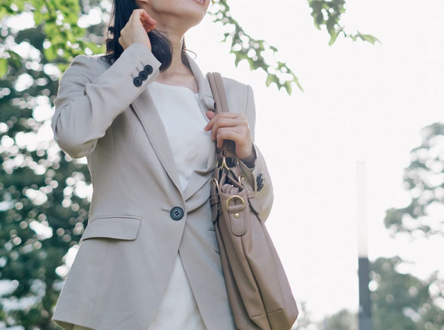 IT営業のやりがいを感じる女性