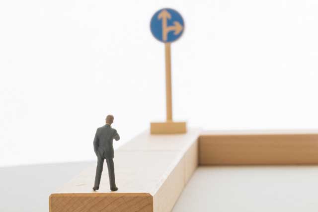 商社営業への転職の道を探す人
