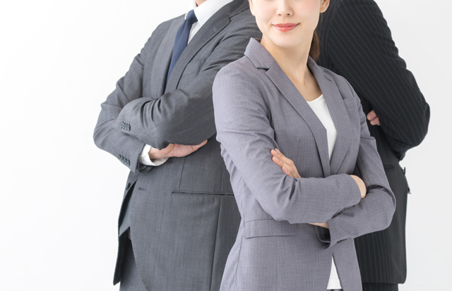 働く女性と男性