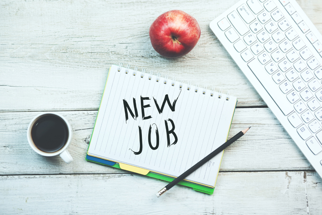 NEWJOBの文字とパソコン