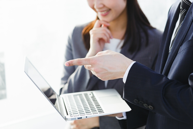 転職サイトを活用する30代男女
